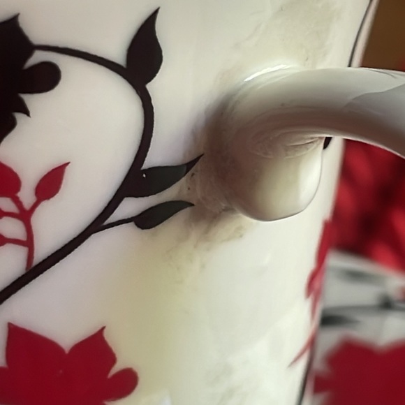 FINE PORCELAIN TEACUP AND SAUCER IN RED & BLACK - Picture 3 of 11